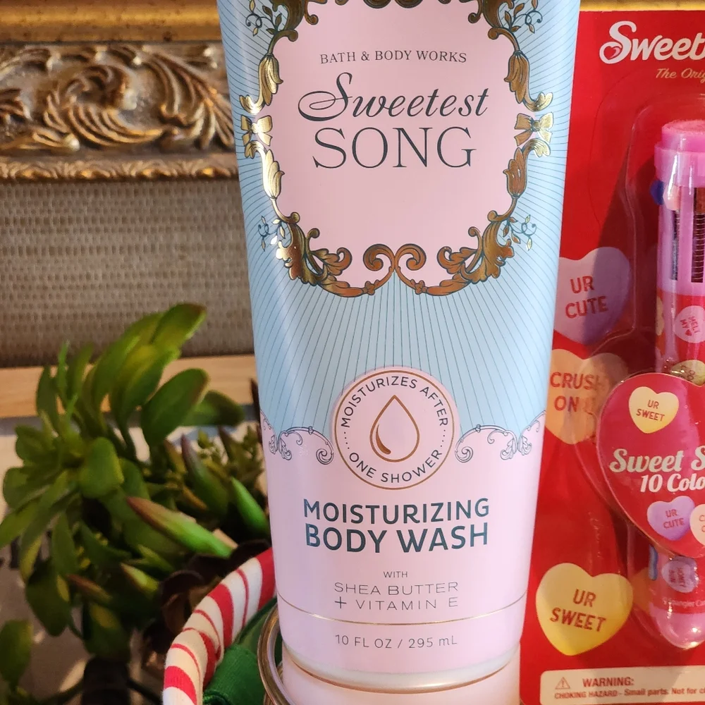 BATH & BODY WORKS Sweetest Song Sweetheart Bundle Sweetest Song Body Wash Cream